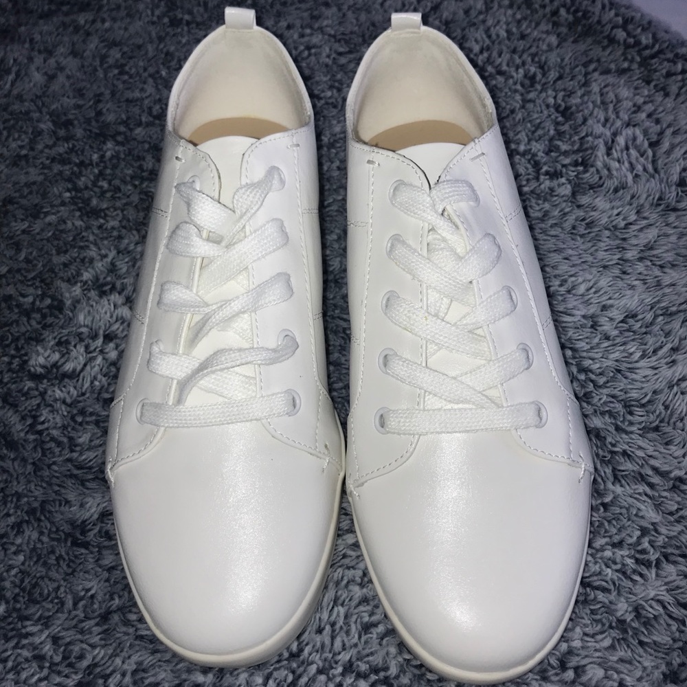 White Tennis Shoes NBW